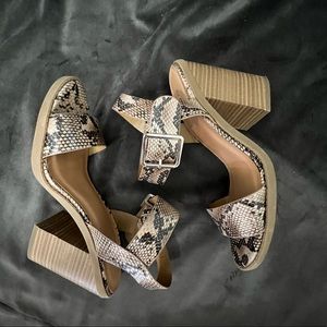 Lil faux snake skin ☠️